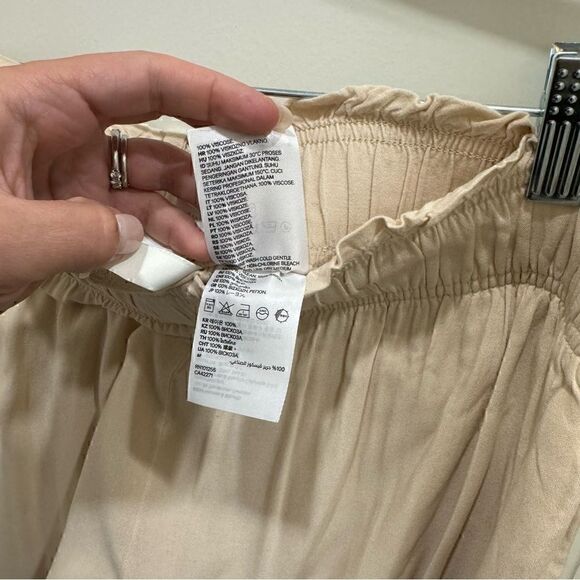 H&M Cream Shorts Size L - Picture 7 of 7
